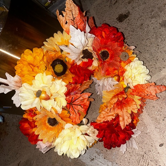 Medium autumn/fall themed wreath🍂🍁🍃 - Picture 1 of 10